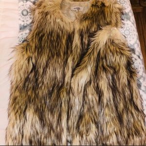 Faux fur vest 💕